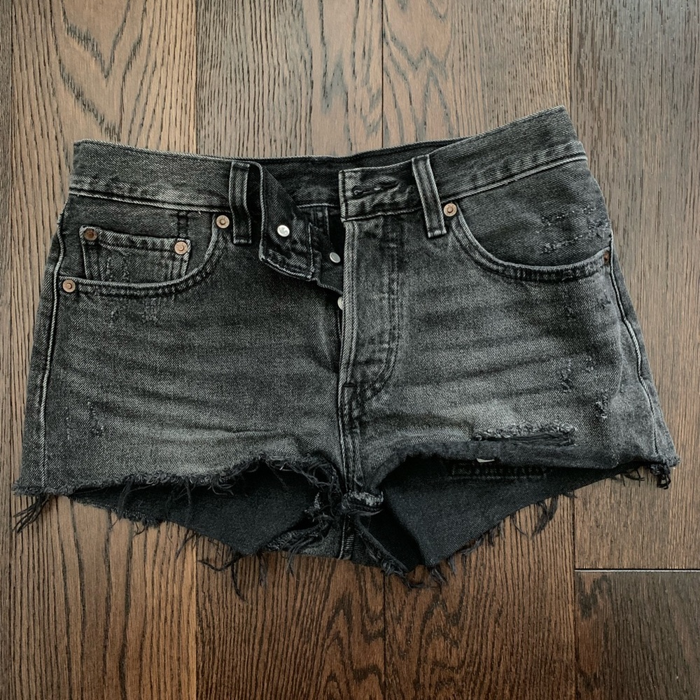 Aritzia Levi denim shorts
